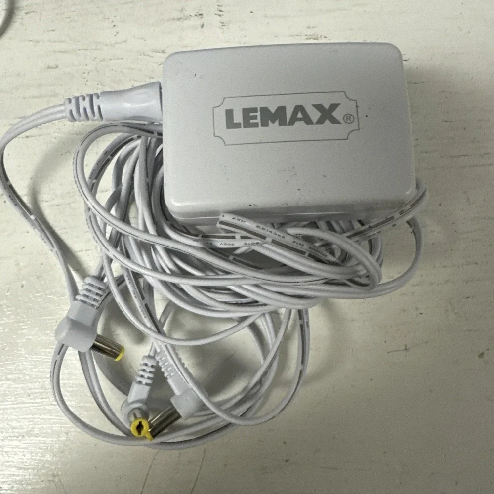 Lemax Village Switching‎ Mode Power Adapter White 3 Plug SXE0451000G W045PUL